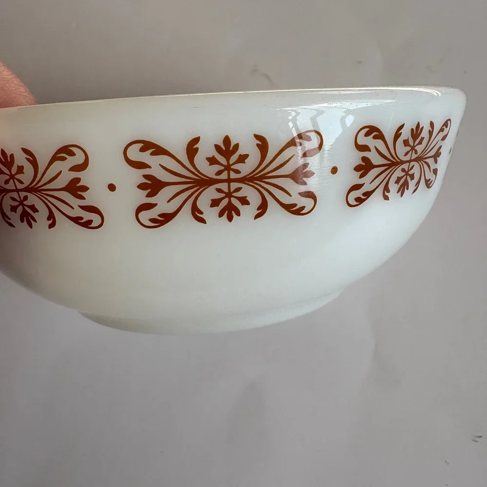 Vintage Pyrex Tableware Copper Filigree Milk Glass Bowl 705-17 Brown Scroll 5.75